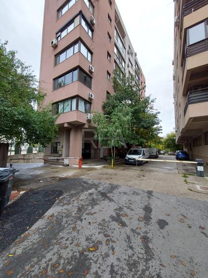 Apartament cu 3 camere decomandat, mobilat în Titan