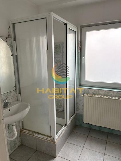 Casă individuală cu 11 camere cu Canalizare în P-ța Reșița