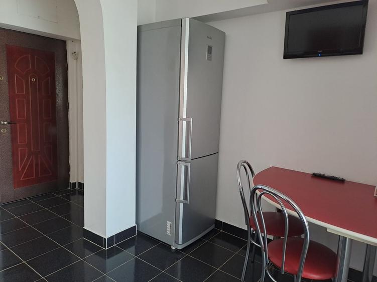 Apartament cu 2 camere decomandat în Calea București