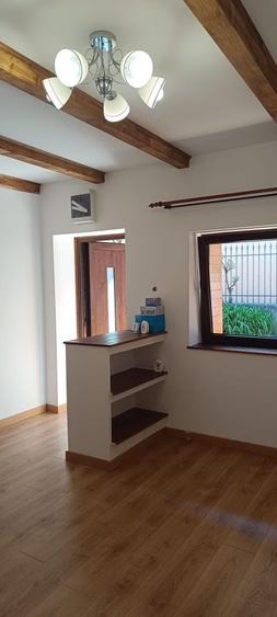 Casă cu 2 camere decomandat în Central