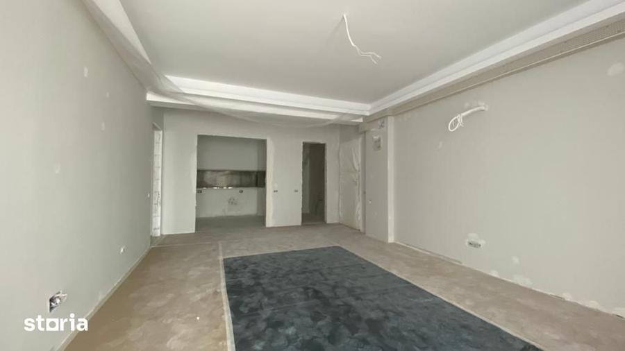 Apartament cu 2 camere semidecomandat în Centrul Civic