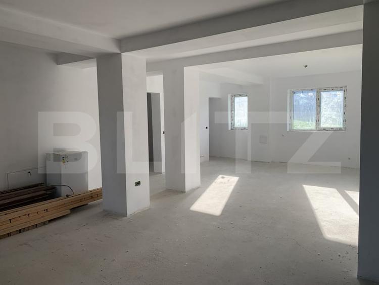 Casă individuală cu 13 camere cu Teren 1553 Mp în Bran