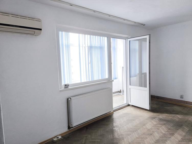 Apartament cu 3 camere decomandat în Vest
