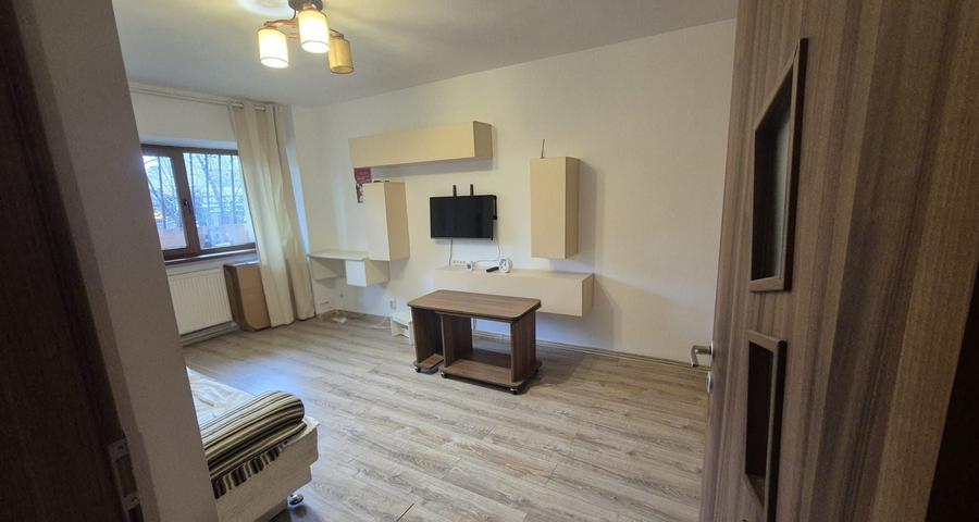Apartament cu 2 camere decomandat în Lacul Tei