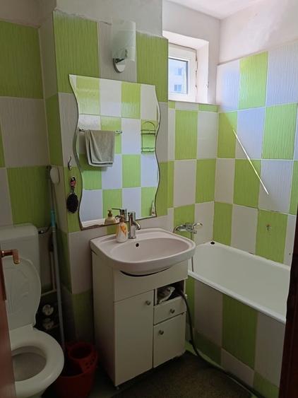 Apartament cu 3 camere semidecomandat în Drumul Taberei
