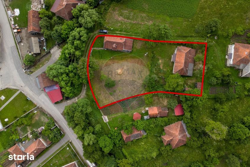 Casă cu 6 camere cu Teren 2143 Mp în Ribița