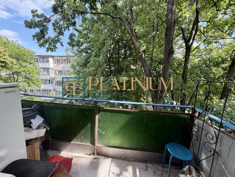 Apartament cu 3 camere semidecomandat, mobilat în Dacia
