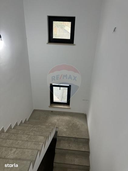 Casa / Vila cu 5 camere de vanzare - 1