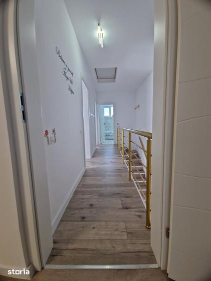 Casă cu 4 camere cu Teren 80 Mp în Titan