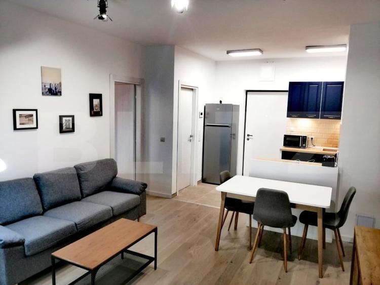 Apartament cu 2 camere semidecomandat, mobilat în Mărăști