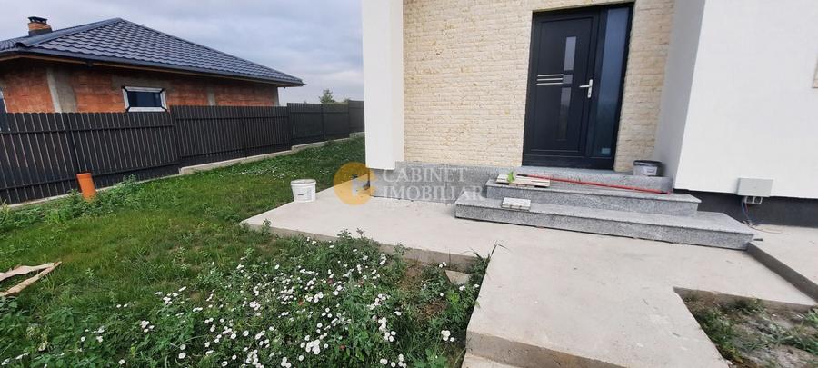 Casă individuală cu 4 camere cu Canalizare în Valea Adâncă