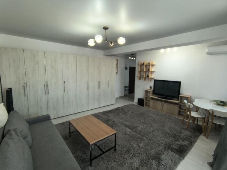 Apartament cu 3 camere semidecomandat în Chiajna