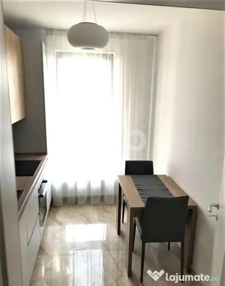 Apartament cu 3 camere semidecomandat în Est