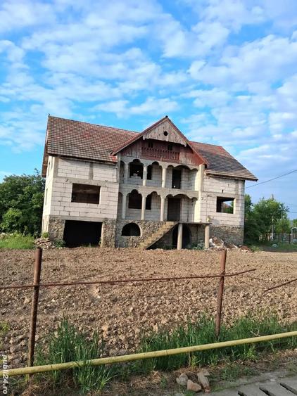 Casă cu 6 camere cu Teren 1800 Mp în Suplacu de Barcău