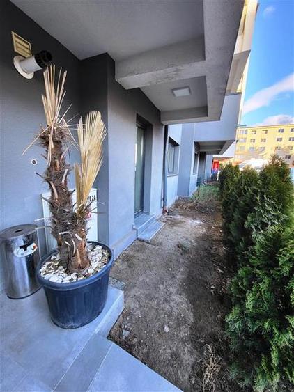 Apartament cu 2 camere decomandat, mobilat în Tractorul