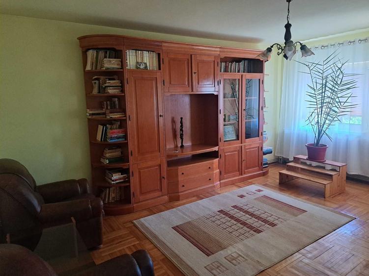 Apartament cu 3 camere decomandat în George Enescu