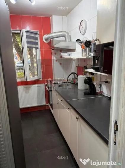 Apartament cu 3 camere semidecomandat în Alexandru Obregia