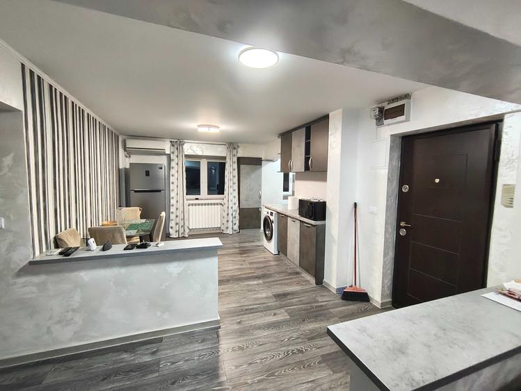 Apartament cu 3 camere decomandat în Exterior Vest