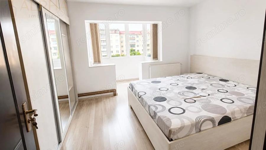 Apartament cu 3 camere decomandat în Calea Moldovei