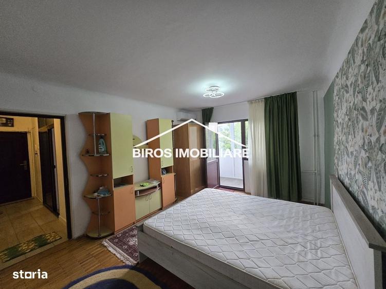 Garsonieră decomandată în Rovine