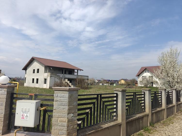 Casă individuală cu 5 camere cu Teren 1700 Mp în Moara