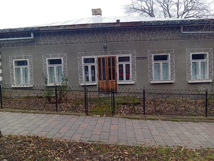 Casă individuală cu 5 camere cu Teren 1314 Mp în Central