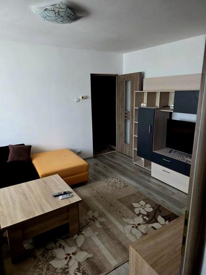Apartament cu 2 camere semidecomandat în Micro 5