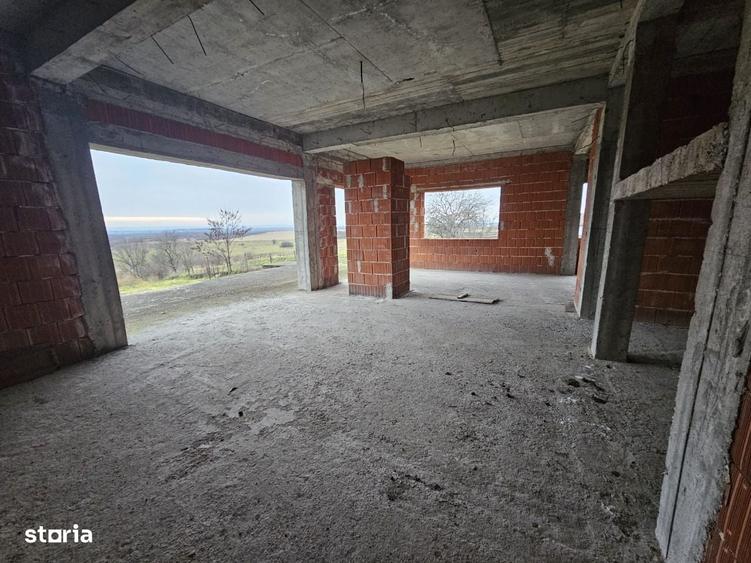 Casă cu 3 camere în Roșiori