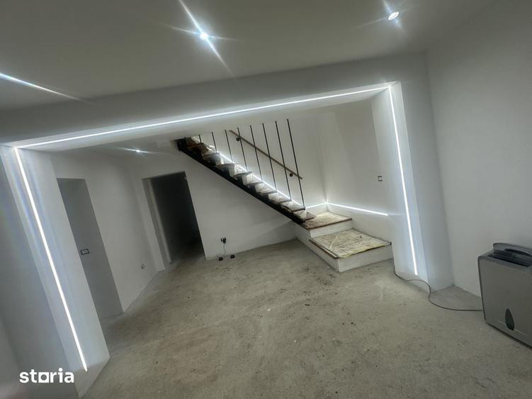 Casă cu 5 camere cu Teren 830 Mp în Exterior Vest
