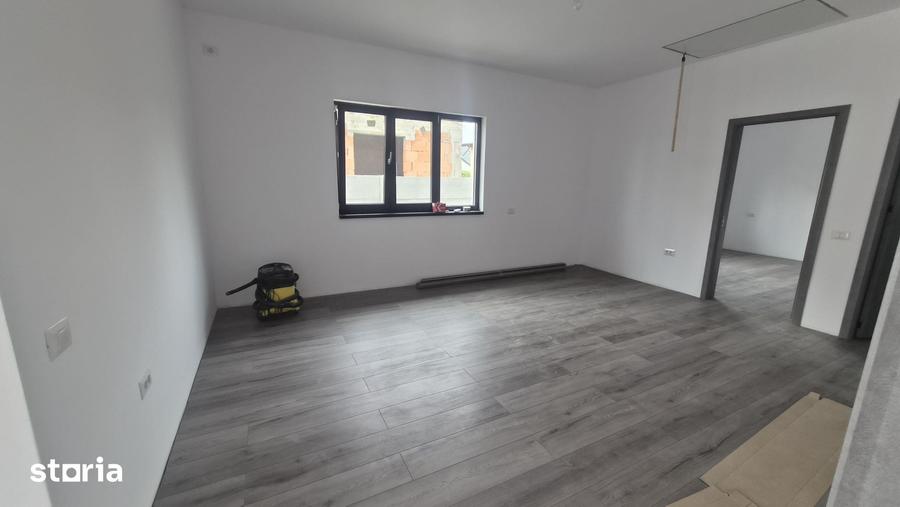 Casă cu 3 camere cu Teren 280 Mp în Dobroești
