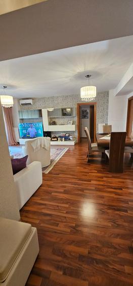 Apartament cu 4 camere semidecomandat în Barbu Văcărescu