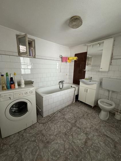 Casă cu 4 camere în Malu