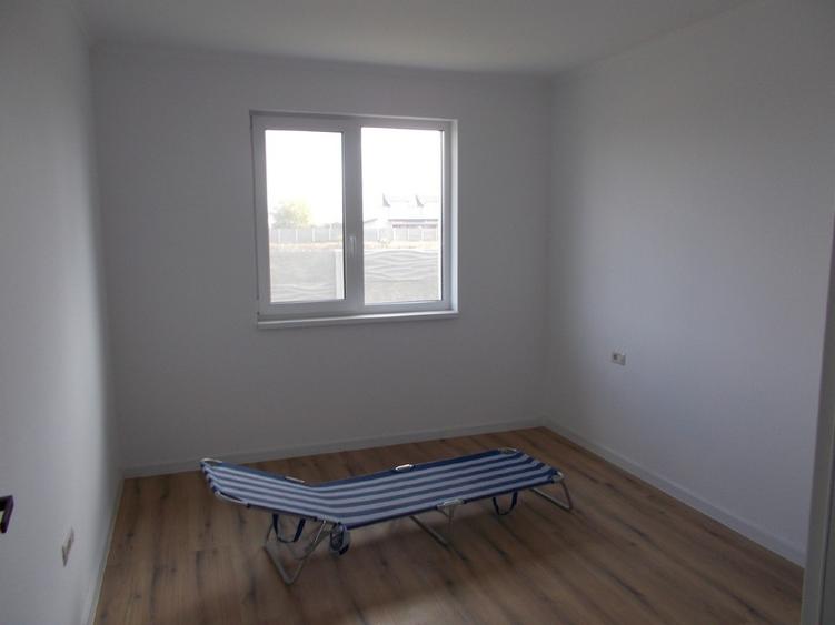 Casă individuală cu 4 camere cu Teren 742 Mp în Moșnița Nouă