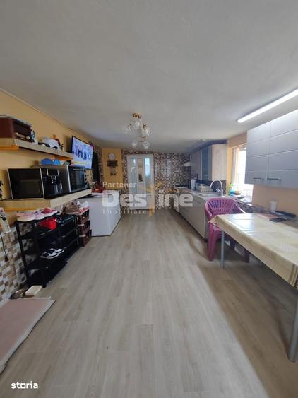 Casă cu 7 camere cu Teren 744 Mp în Filipeștii de Târg