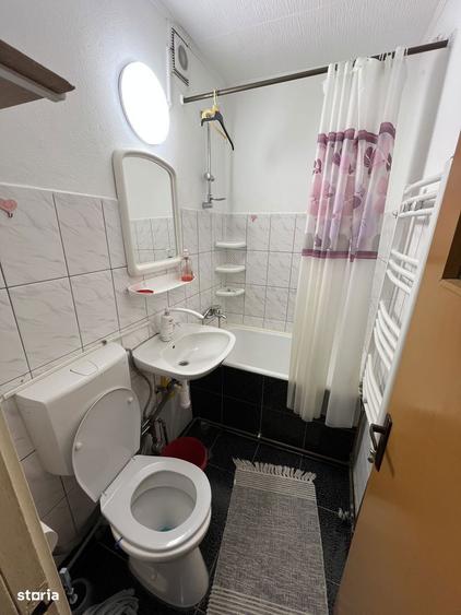 Apartament cu 3 camere semidecomandat, mobilat în Mihai Viteazul