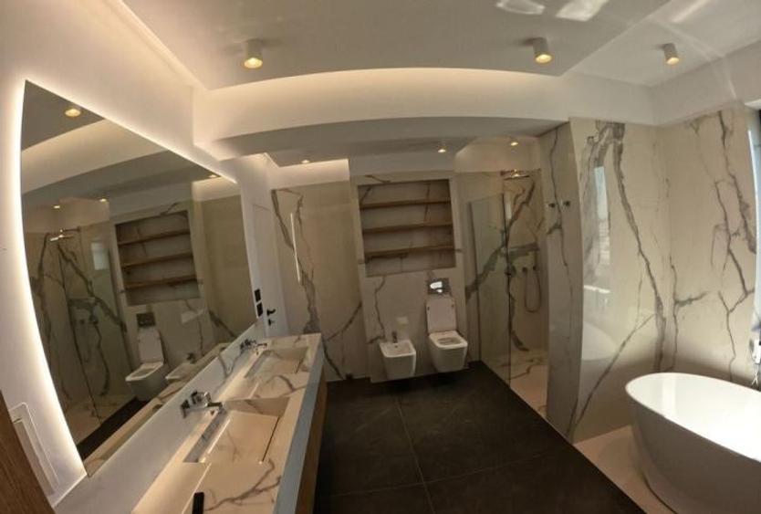 Apartament cu 4 camere semidecomandat, mobilat în Băneasa