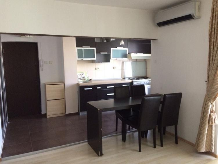Apartament cu 3 camere semidecomandat în Titan