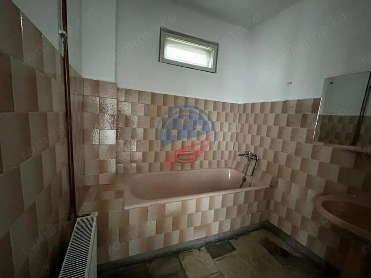 Casă cu 8 camere cu Teren 117 Mp în Ultracentral