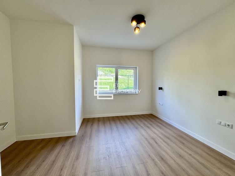 Apartament cu 3 camere decomandat în Cristian