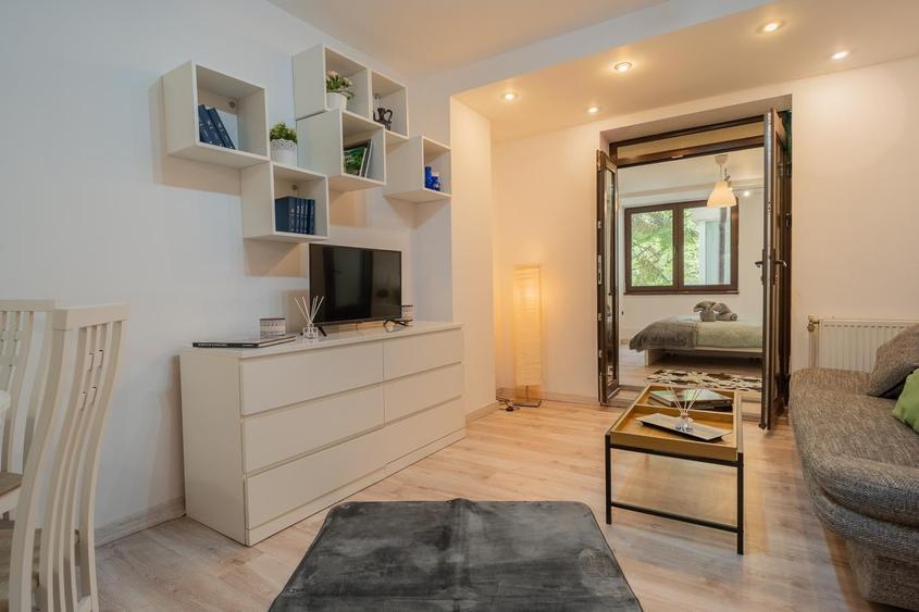 Apartament cu 2 camere semidecomandat în Calea Victoriei