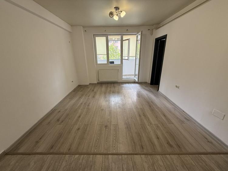 Garsonieră dublă 39mp- living + dormitor + balcon mare - Etaj 1 - 4