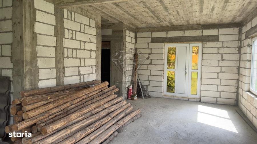 Casă cu 4 camere în Secăria
