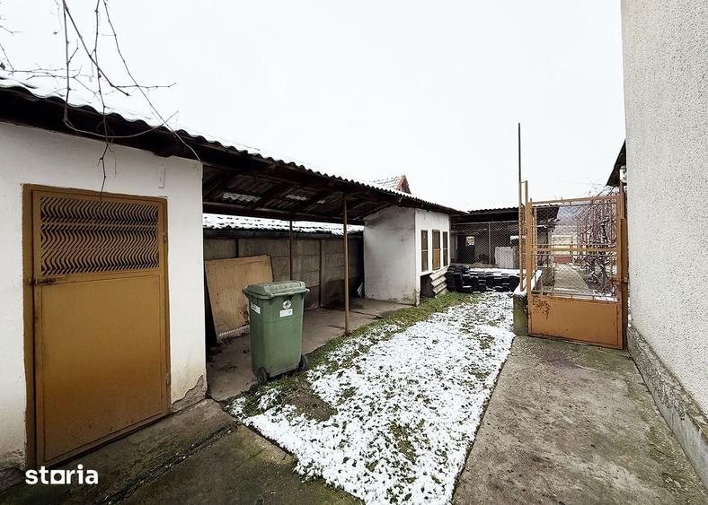 Casă cu 5 camere cu Teren 2754 Mp în Lugașu de Jos