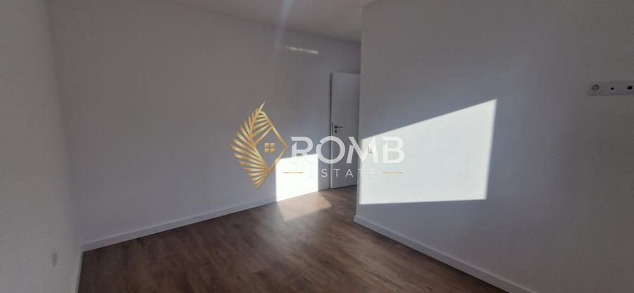 Apartament cu 3 camere decomandat în Florești