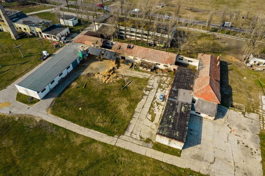 Teren Construcții intravilan de 411749 mp, în Periferie