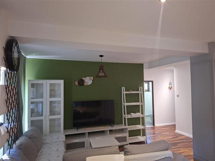 Apartament cu 3 camere decomandat în 9 Mai