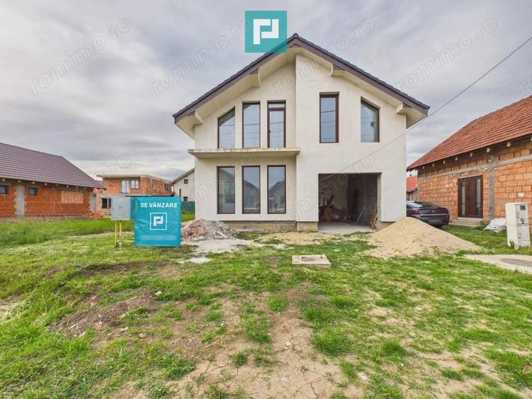 Casă cu 5 camere cu Teren 250 Mp în Est