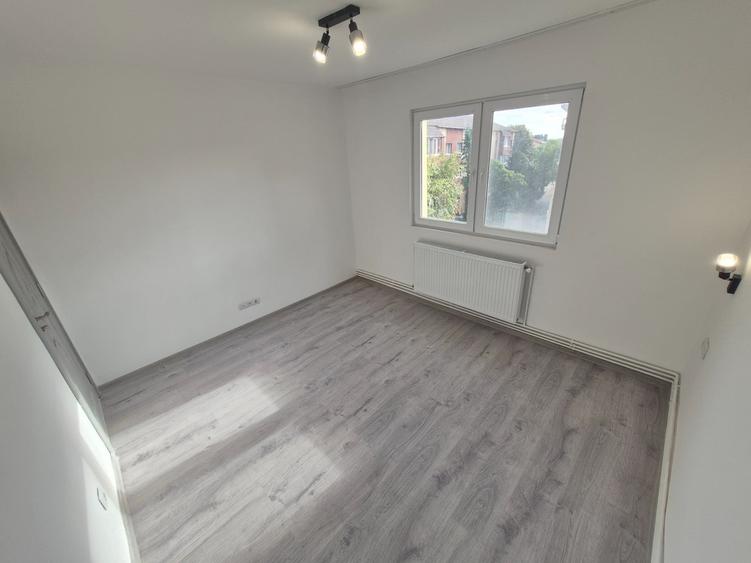 2Cam--Sagului-7 Min de Spitalul Judetean--Renovat--45MP-75.000 Euro!Neg - 10
