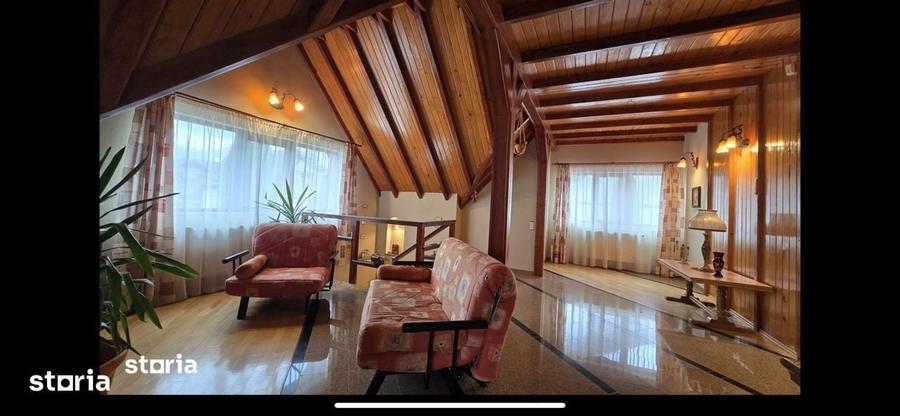 Casă cu 4 camere în Central