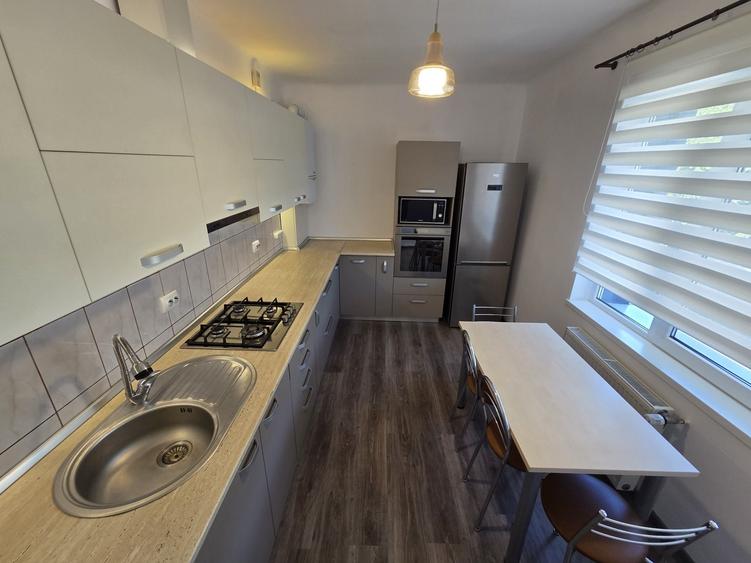 Casă cu 4 camere cu Teren 680 Mp în Central